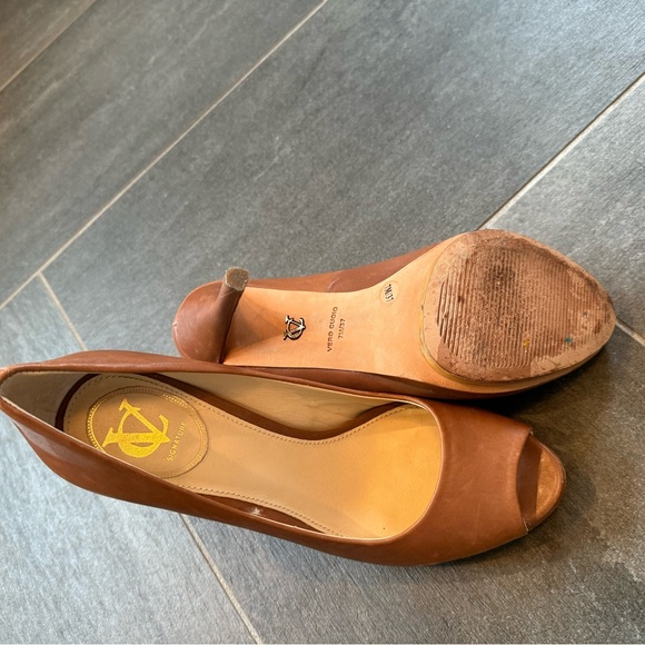 Vince Camuto Signature Tan Leather Peep Toe Heels size 7 - Picture 3 of 4